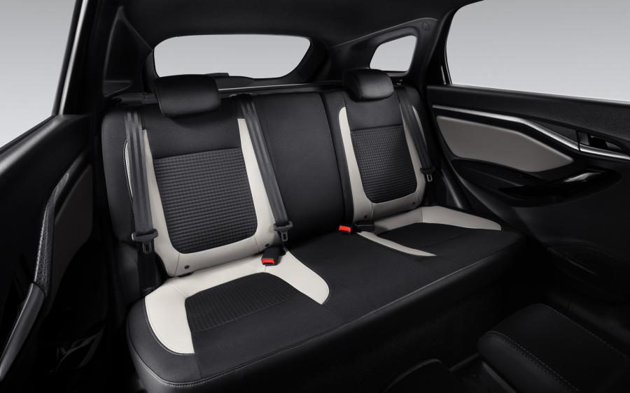 Интерьер Lada Vesta SW Cross (BLACK) 2020 года  (фото 8 из 13)